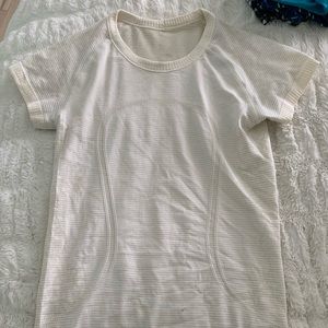 Lululemon swiftly tech shirt size 4